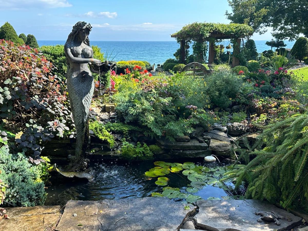 The Wind In The Willows - Luxury Lakefront Oasis Bed & Breakfast Cobourg Exterior photo
